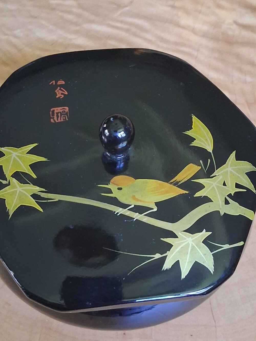 Vintage 1950s Japanese Lacquer Dresser / Powder Bowl with Lid - Picture 3 of 15